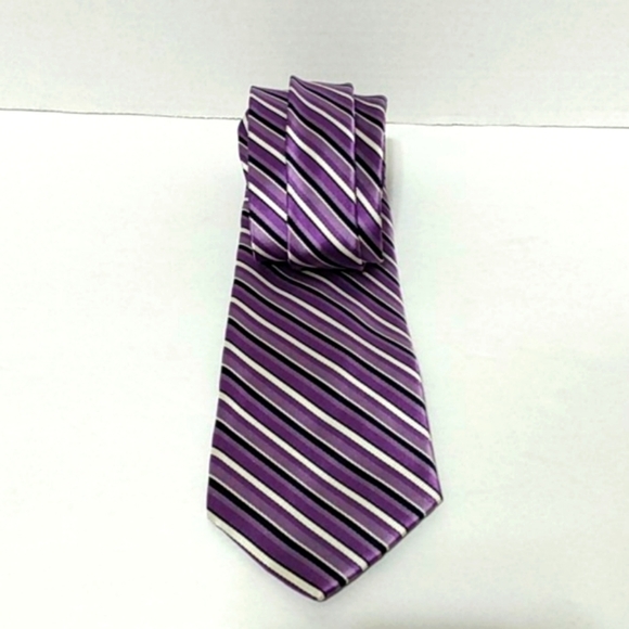 JOS. A. BANK SIGNATURE COLLECTION SILK NECK TIE - Picture 1 of 10